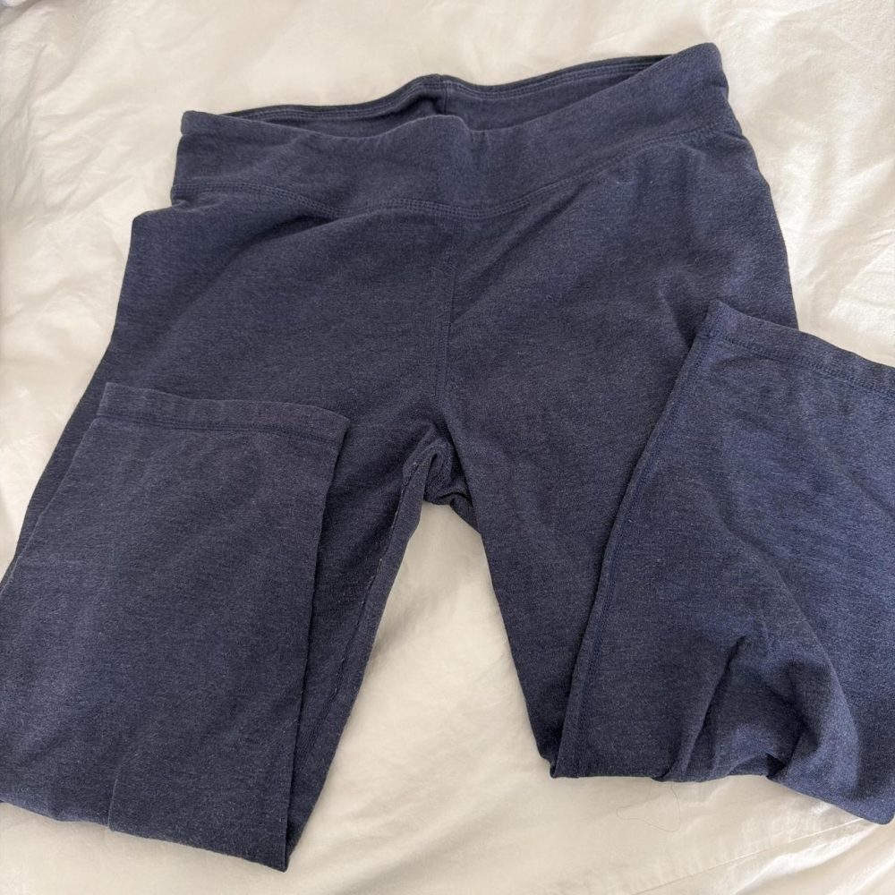 Navy blue Danskin cotton, polyester & spandex leggings in a M slight piling as p